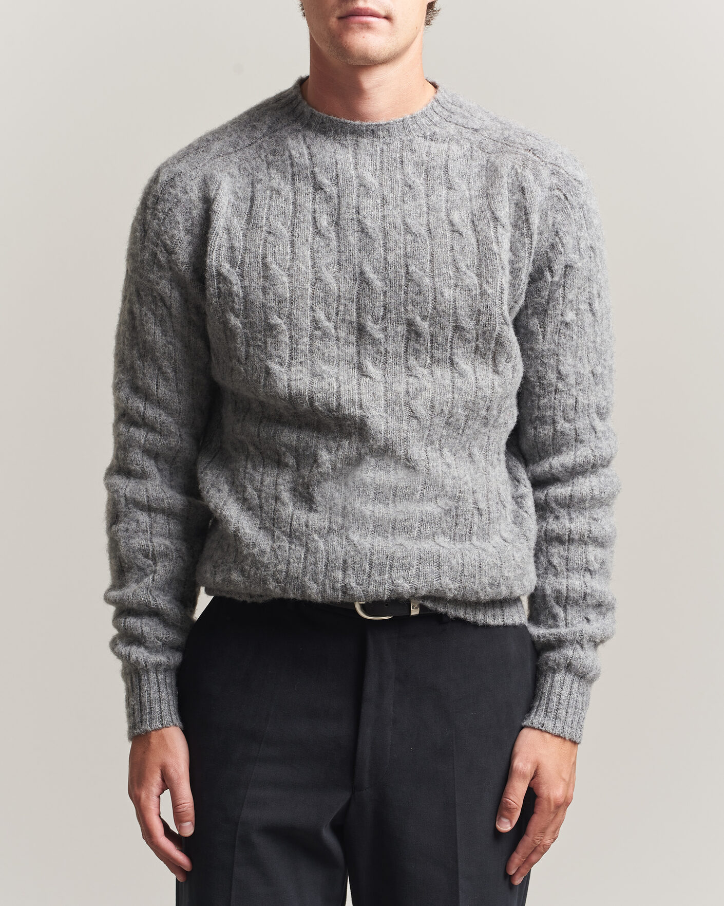 Herren | Pullover | Harley Of Scotland | Brushed Supersoft Lambswool Cable Mid Grey