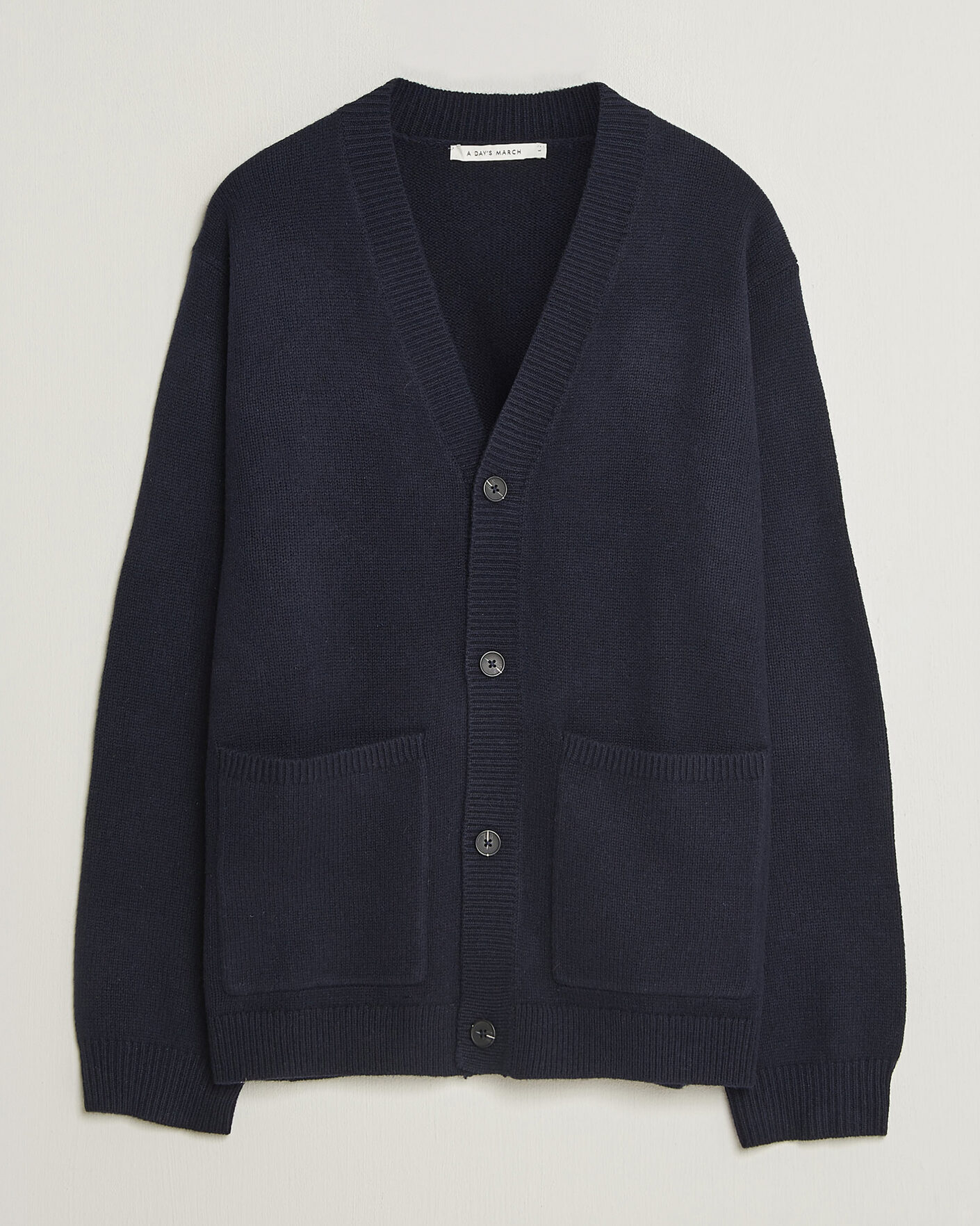 Herren | Pullover | A Day's March | Jarrow Lambswool Cardigan Navy