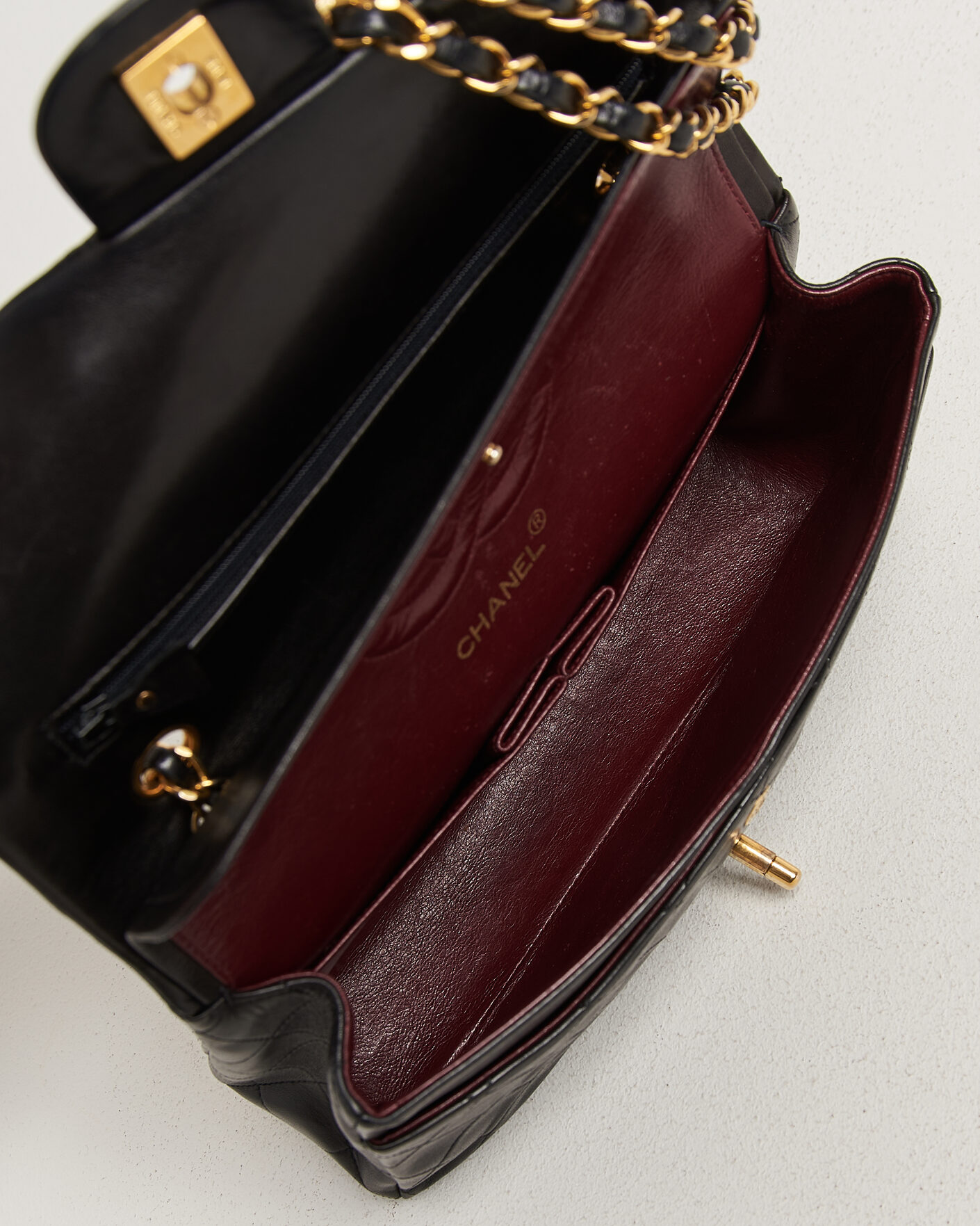 Herren | Pre-Owned & Vintage Bags | Chanel Pre-Owned | Classic Medium Double Flap Bag Lambskin Black