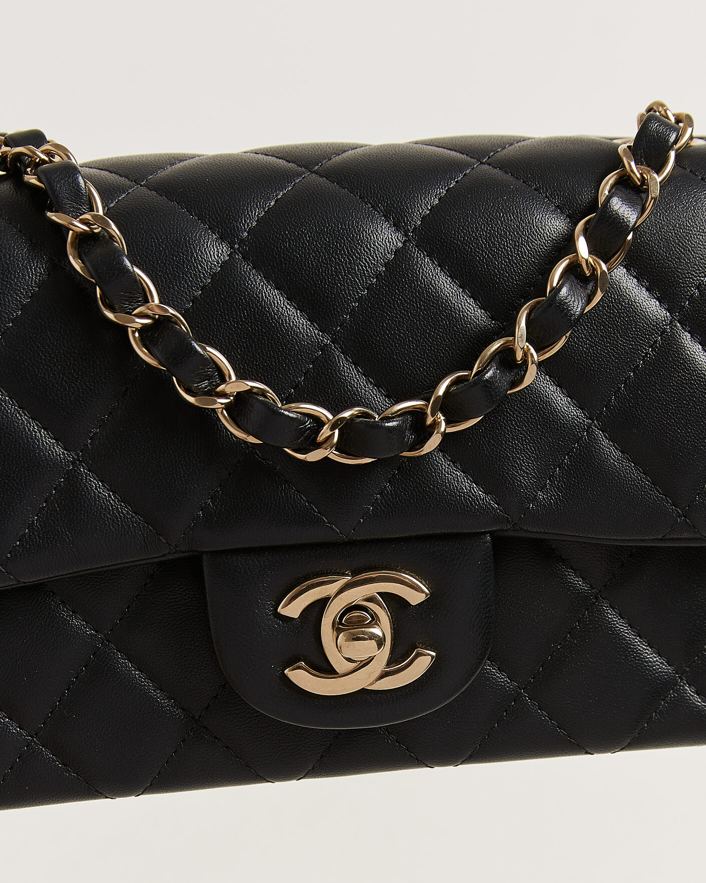 Herren | Pre-Owned & Vintage Bags | Chanel Pre-Owned | Classic Mini Rectangular Single Flap Bag Lambskin Black