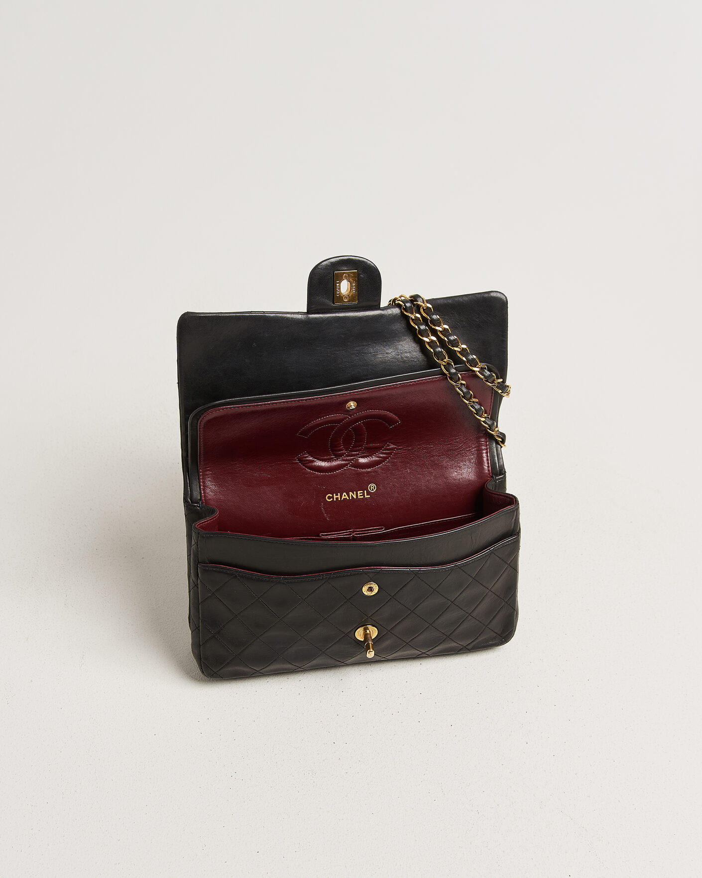 Herren | Pre-Owned & Vintage Bags | Louis Vuitton Pre-Owned | Chanel Pre-Owned Classic Medium Double Flap Bag Lambskin Black