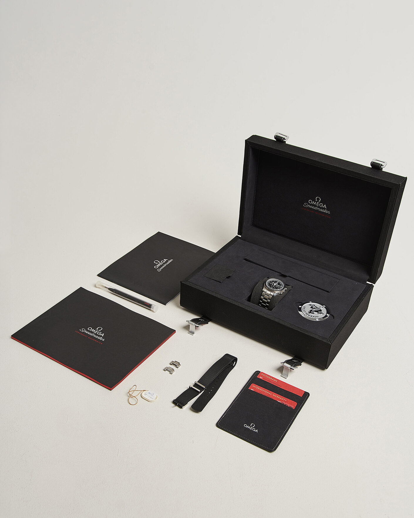 Herren | Pre-Owned & Vintage Watches | Omega Pre-Owned | Speedmaster Professional Sapphire Sandwich