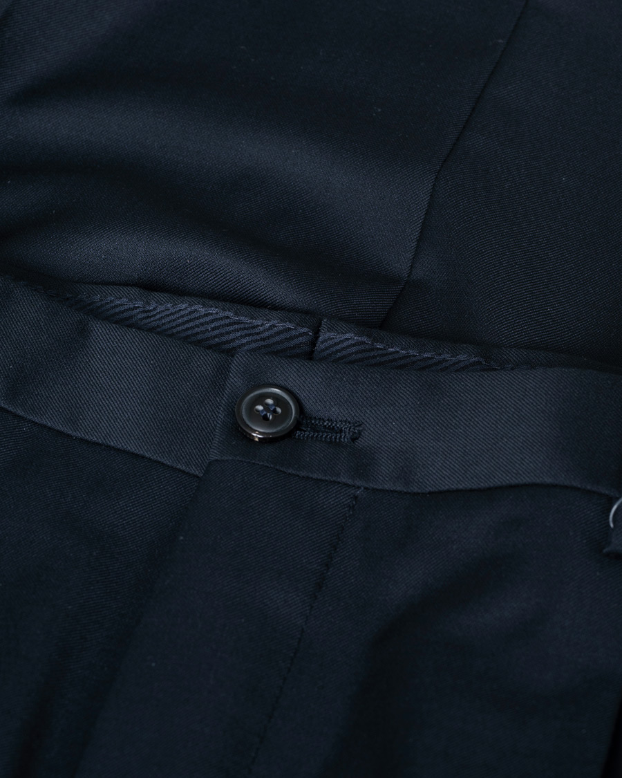 Herren | Giorgio Armani Tapered Wool/Cashmere Gabardine Trousers Navy | Pre-owned | Giorgio Armani Tapered Wool/Cashmere Gabardine Trousers Navy