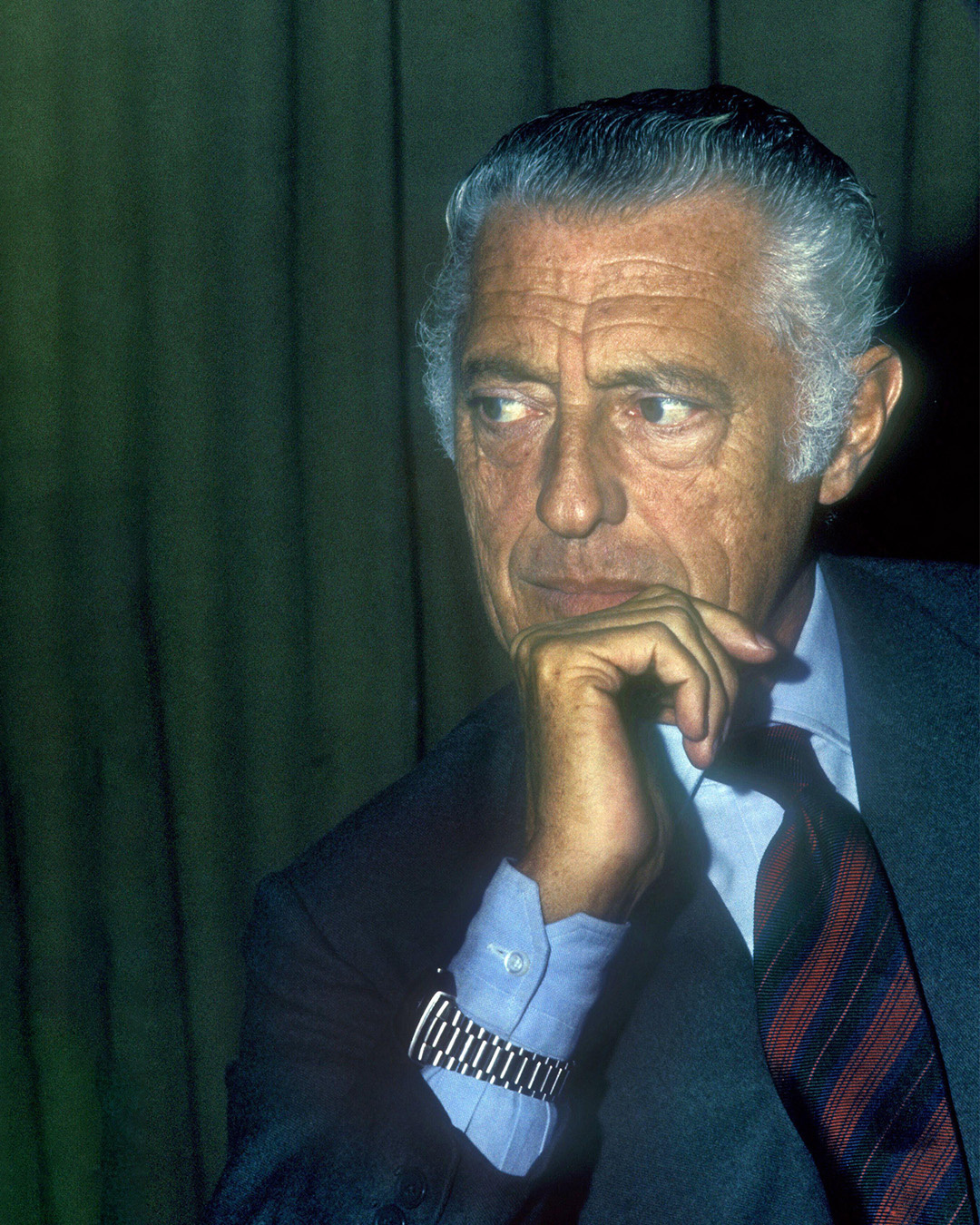 Gianni Agnelli and the Art of Wearing the Watch Over the Cuff